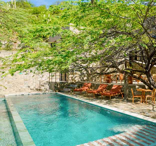 CAOBA y Perla Roca la curaduría boutique encuentra el paraíso en Santa Marta vista al mar