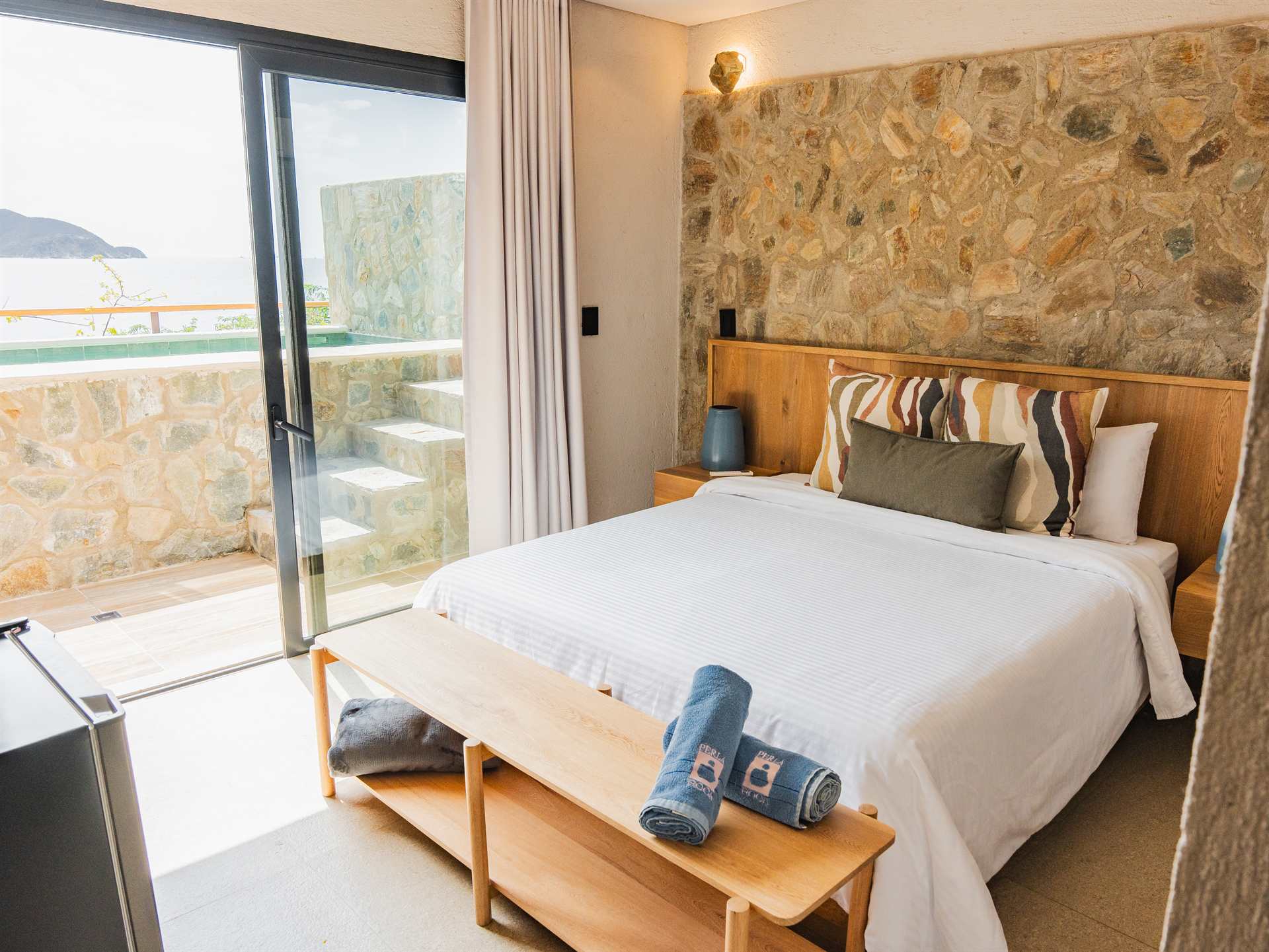 Mass Image Compressor Compressed this image. https://sourceforge.net/projects/icompress/ with Quality:55