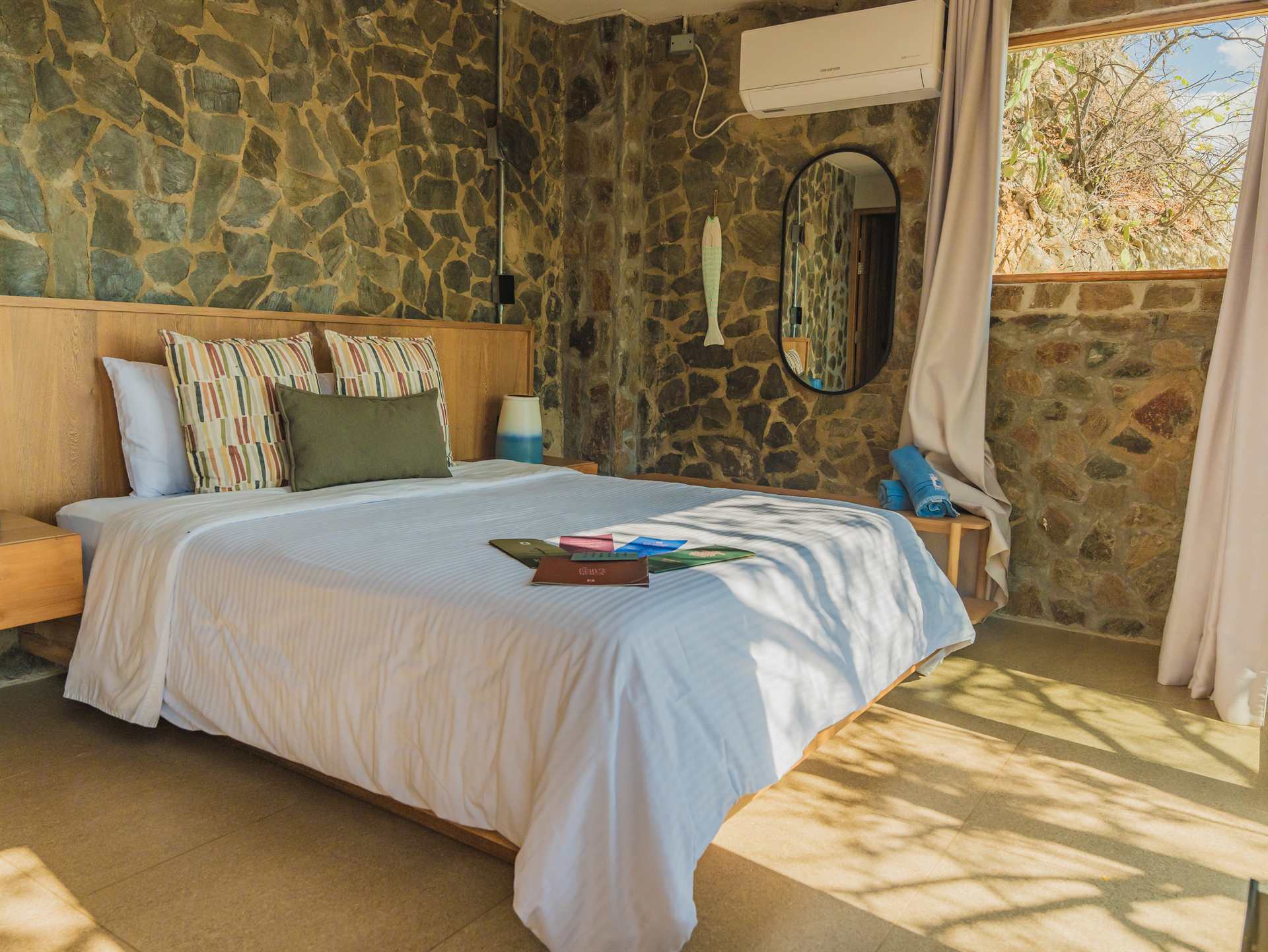 couples deluxe perla roca hotel10