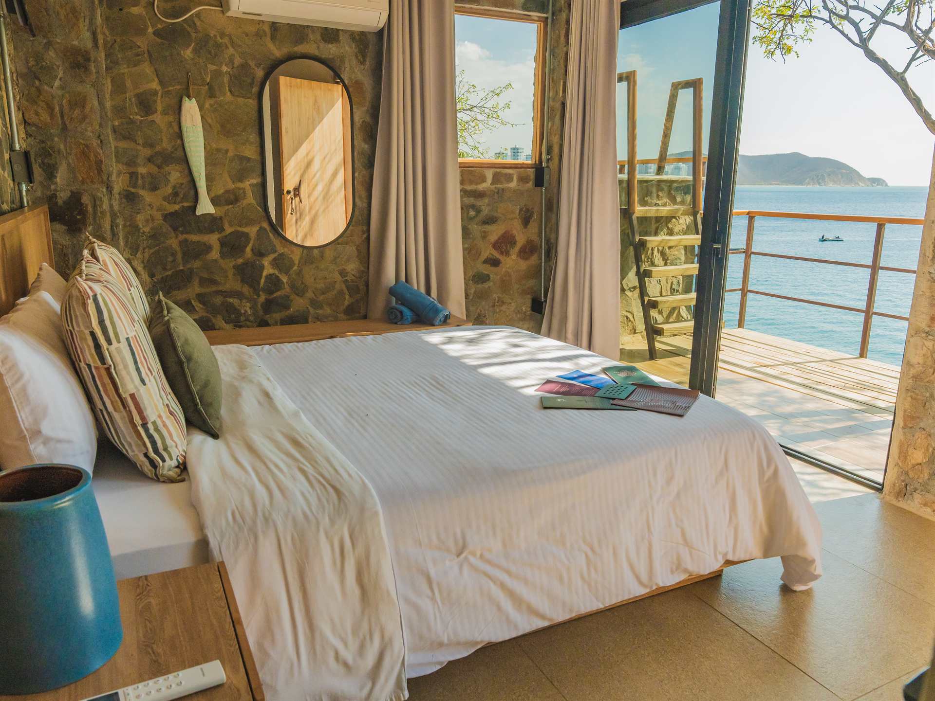 couples deluxe perla roca hotel1