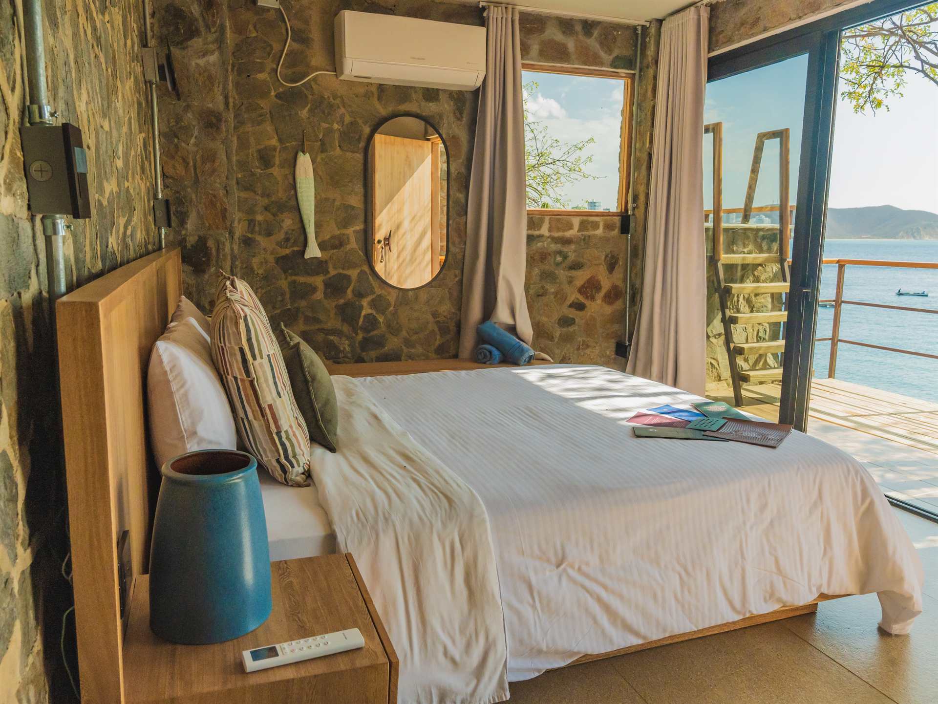 couples deluxe perla roca hotel