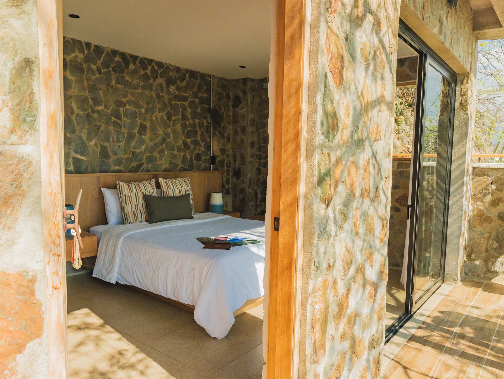 couples deluxe perla roca hotel7