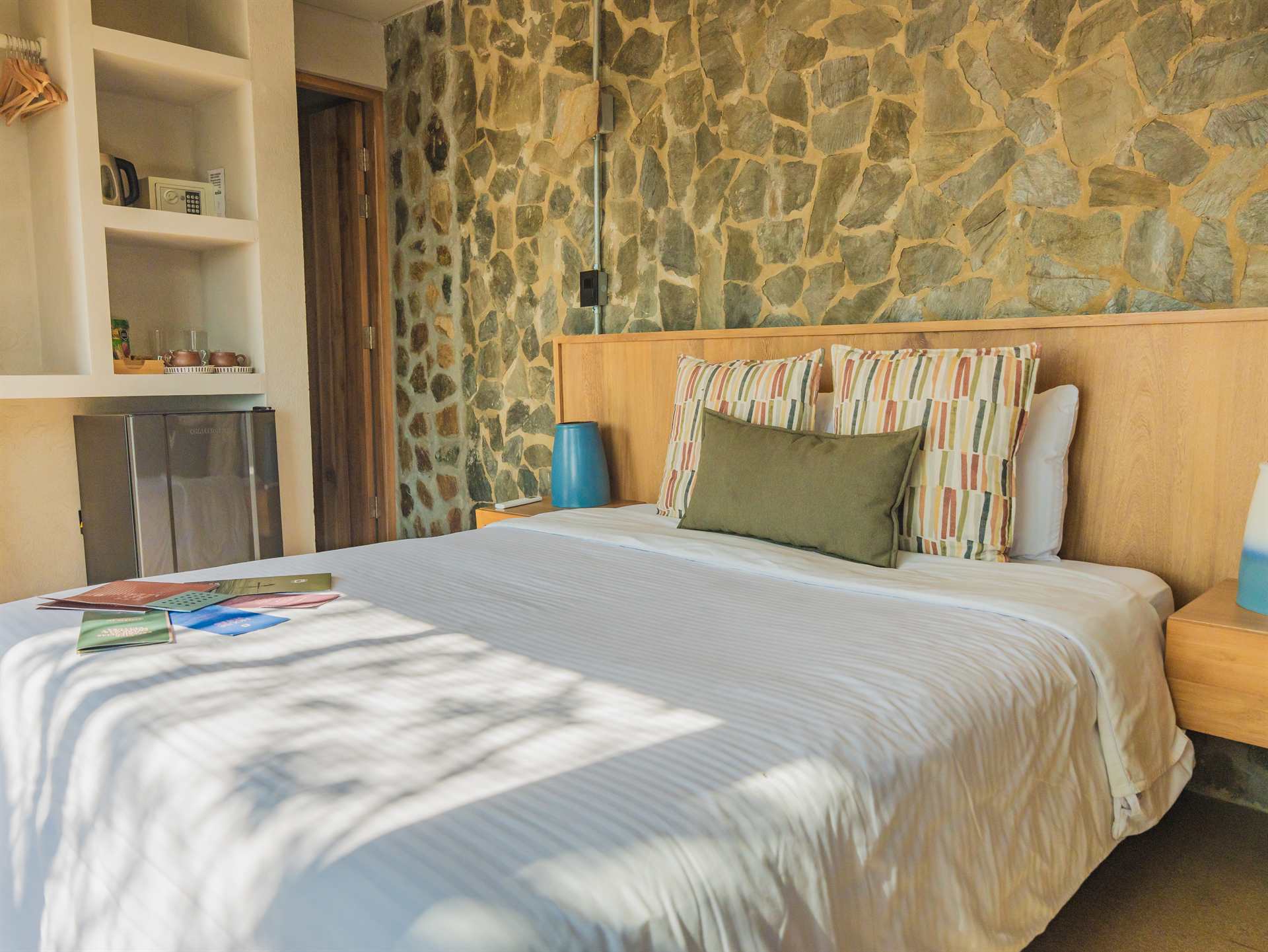 couples deluxe perla roca hotel4