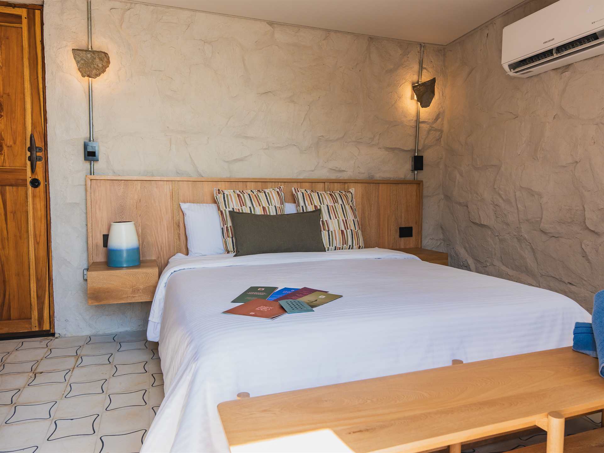 couples deluxe perla roca hotel5