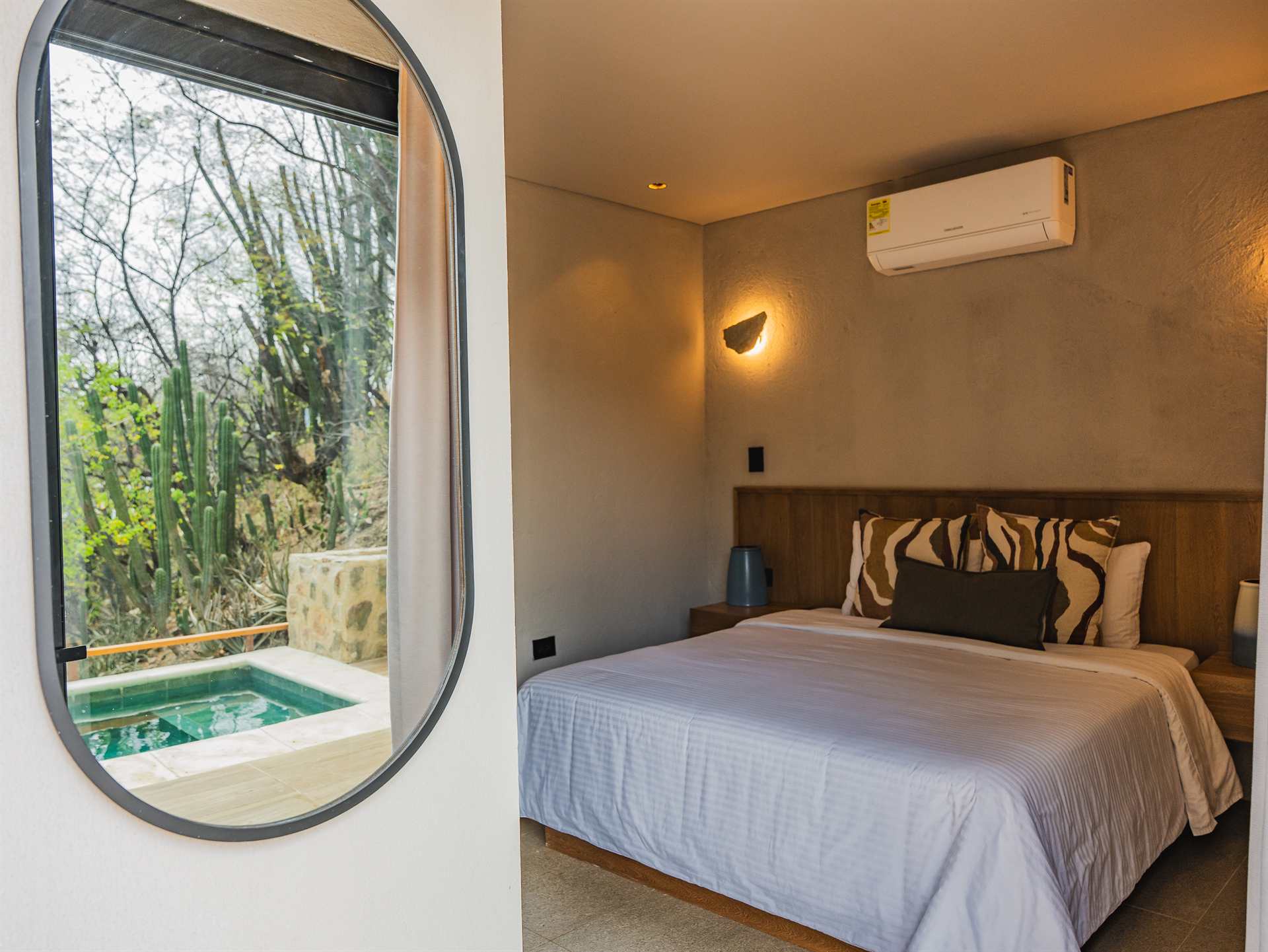 Mass Image Compressor Compressed this image. https://sourceforge.net/projects/icompress/ with Quality:55